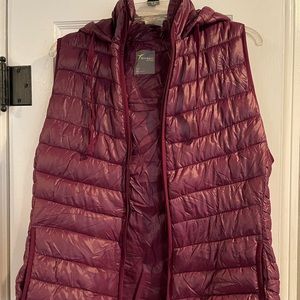 Old Navy active vest, never worn, size Large